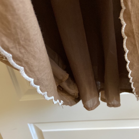 Beautiful brown vacation dress with white embroidery in size M - Picture 10 of 11